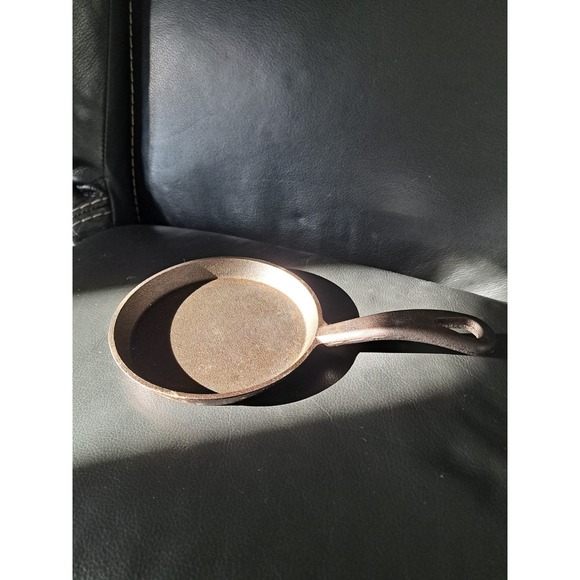 The Unbranded Brand Other - Vintage‎ Cast Iron Skillet 6"